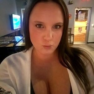 Meet your Posher, Caitlin